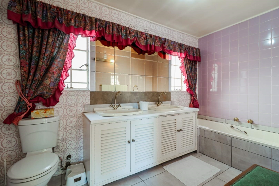 4 Bedroom Property for Sale in Discovery Gauteng