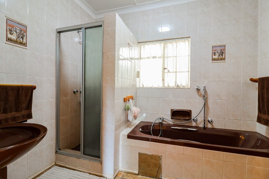 4 Bedroom Property for Sale in Discovery Gauteng