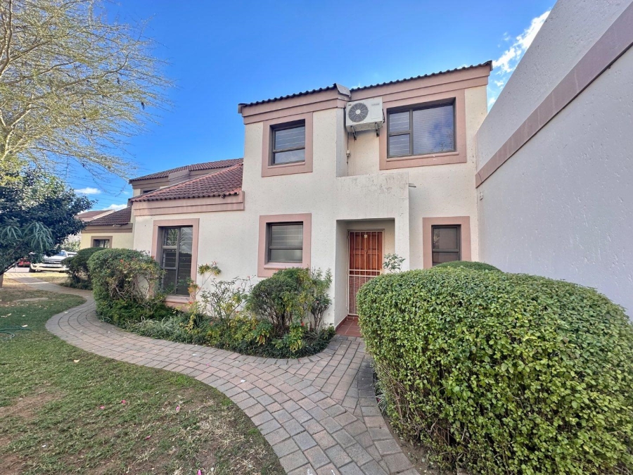 2 Bedroom Property for Sale in Broadacres Gauteng