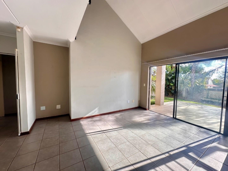 2 Bedroom Property for Sale in Broadacres Gauteng
