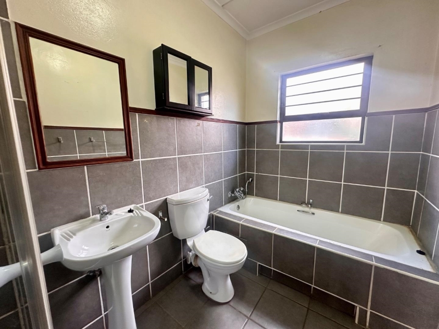 2 Bedroom Property for Sale in Broadacres Gauteng