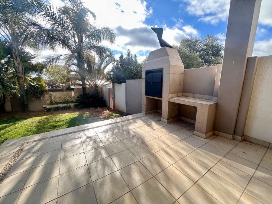 2 Bedroom Property for Sale in Broadacres Gauteng