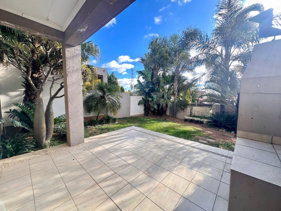 2 Bedroom Property for Sale in Broadacres Gauteng