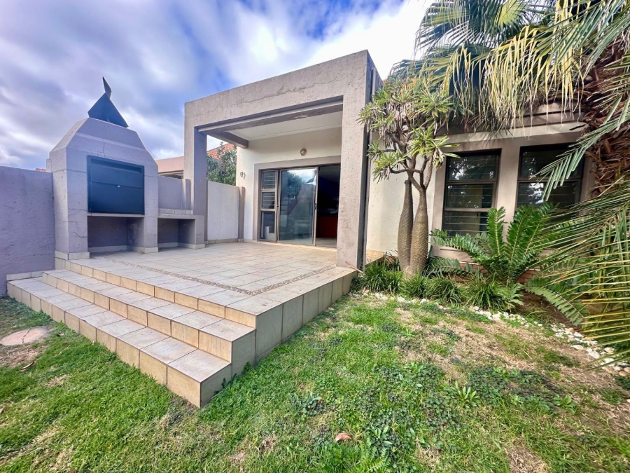 2 Bedroom Property for Sale in Broadacres Gauteng