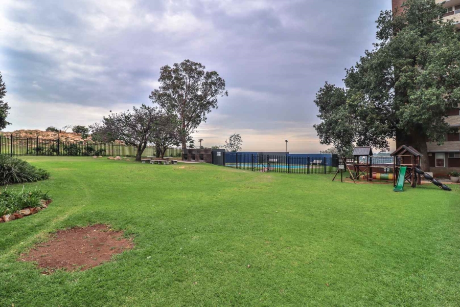 To Let 2 Bedroom Property for Rent in Honeyhills Gauteng