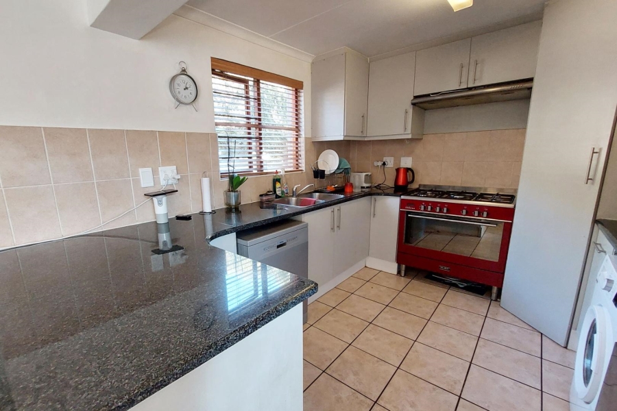 To Let 3 Bedroom Property for Rent in Barbeque Downs Gauteng