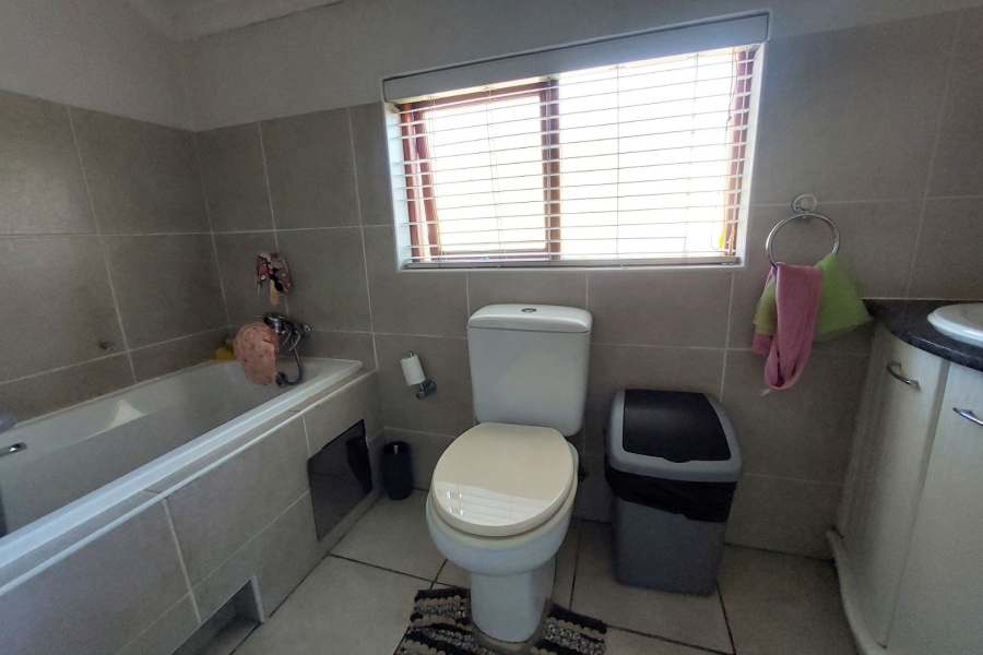 To Let 3 Bedroom Property for Rent in Barbeque Downs Gauteng