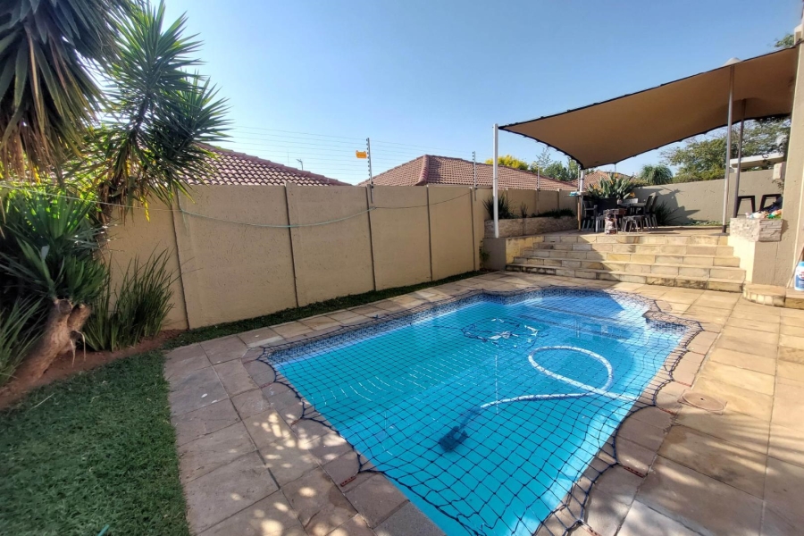 To Let 3 Bedroom Property for Rent in Barbeque Downs Gauteng