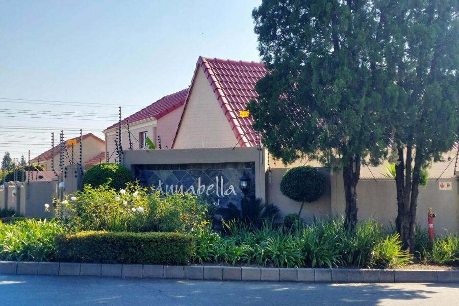 To Let 3 Bedroom Property for Rent in Barbeque Downs Gauteng