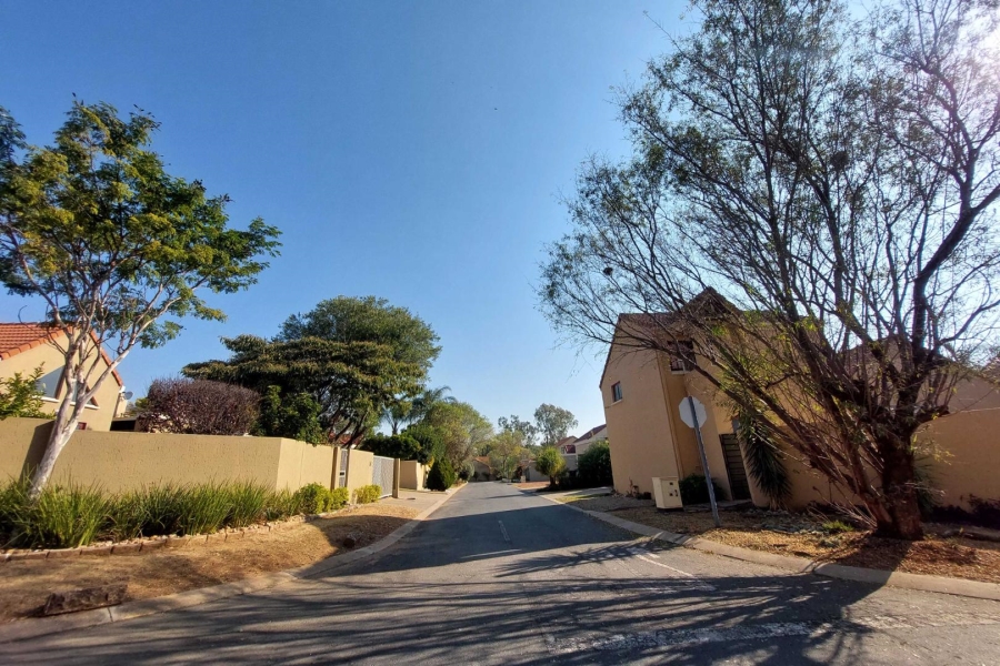 To Let 3 Bedroom Property for Rent in Barbeque Downs Gauteng