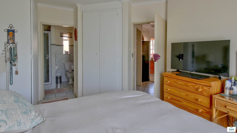 To Let 2 Bedroom Property for Rent in Faerie Glen Gauteng