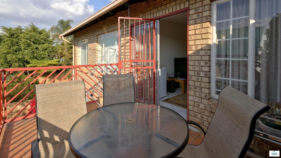To Let 2 Bedroom Property for Rent in Faerie Glen Gauteng
