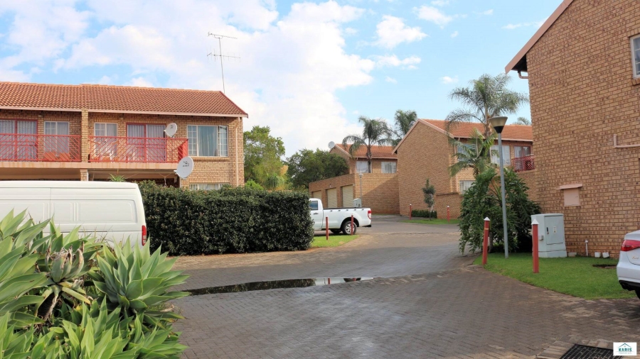 To Let 2 Bedroom Property for Rent in Faerie Glen Gauteng