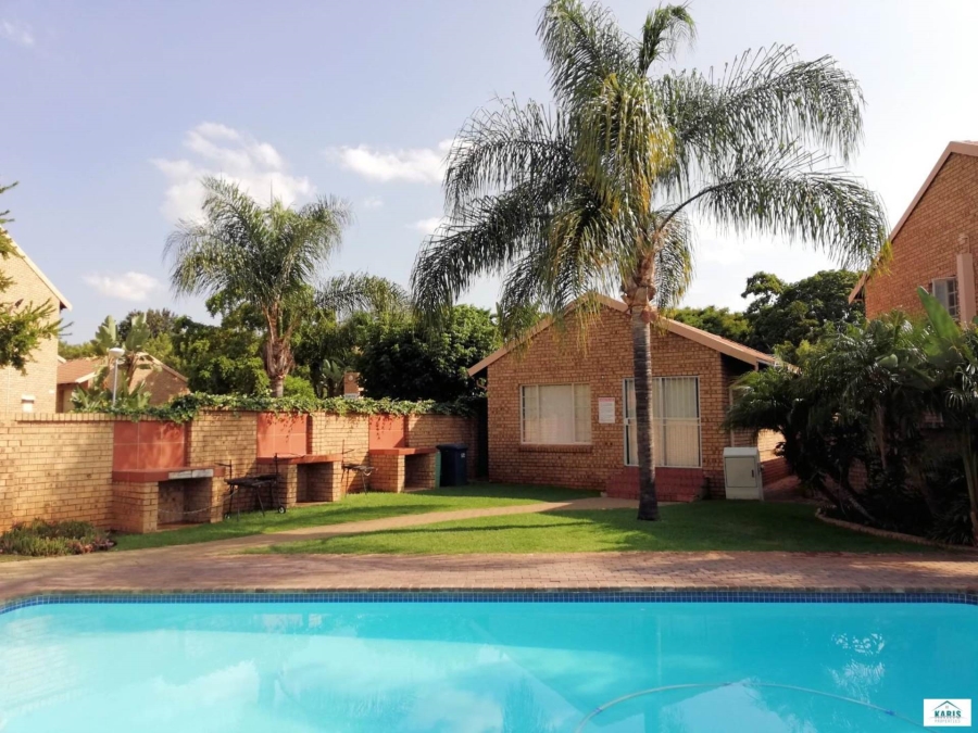 To Let 2 Bedroom Property for Rent in Faerie Glen Gauteng