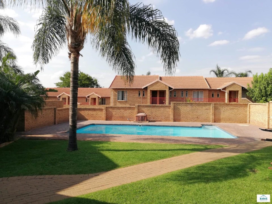 To Let 2 Bedroom Property for Rent in Faerie Glen Gauteng