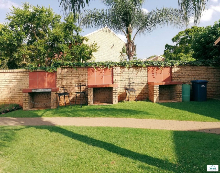 To Let 2 Bedroom Property for Rent in Faerie Glen Gauteng