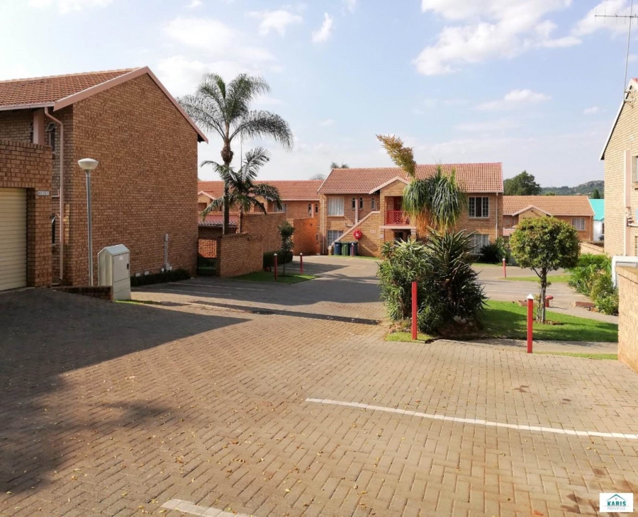 To Let 2 Bedroom Property for Rent in Faerie Glen Gauteng