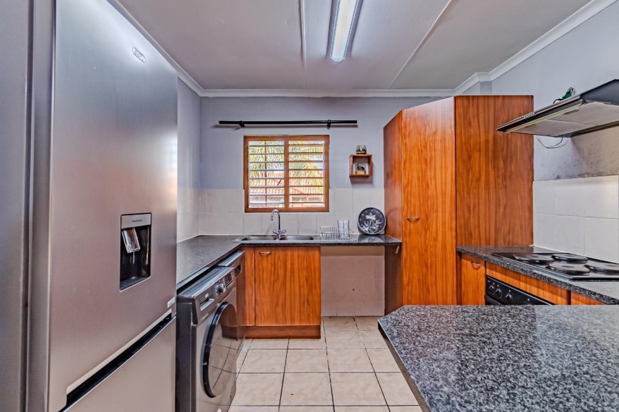 2 Bedroom Property for Sale in Rooihuiskraal Gauteng