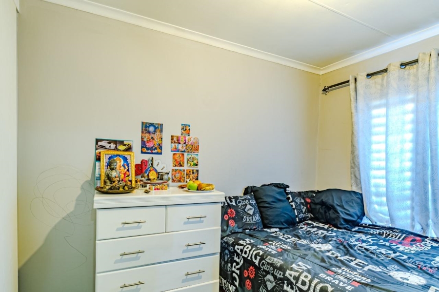 2 Bedroom Property for Sale in Rooihuiskraal Gauteng