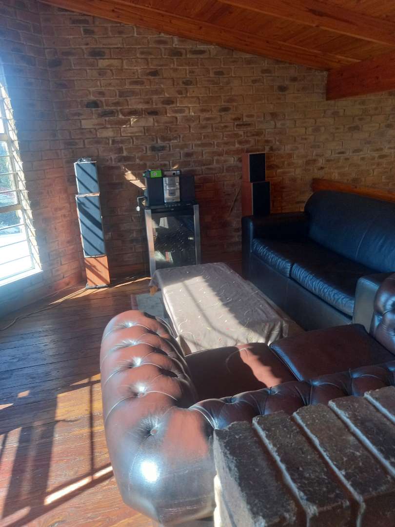 3 Bedroom Property for Sale in Oakdene Gauteng