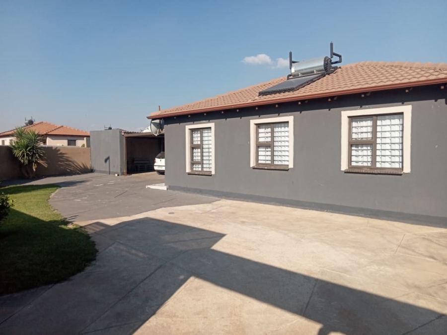 3 Bedroom Property for Sale in Klippoortje Gauteng