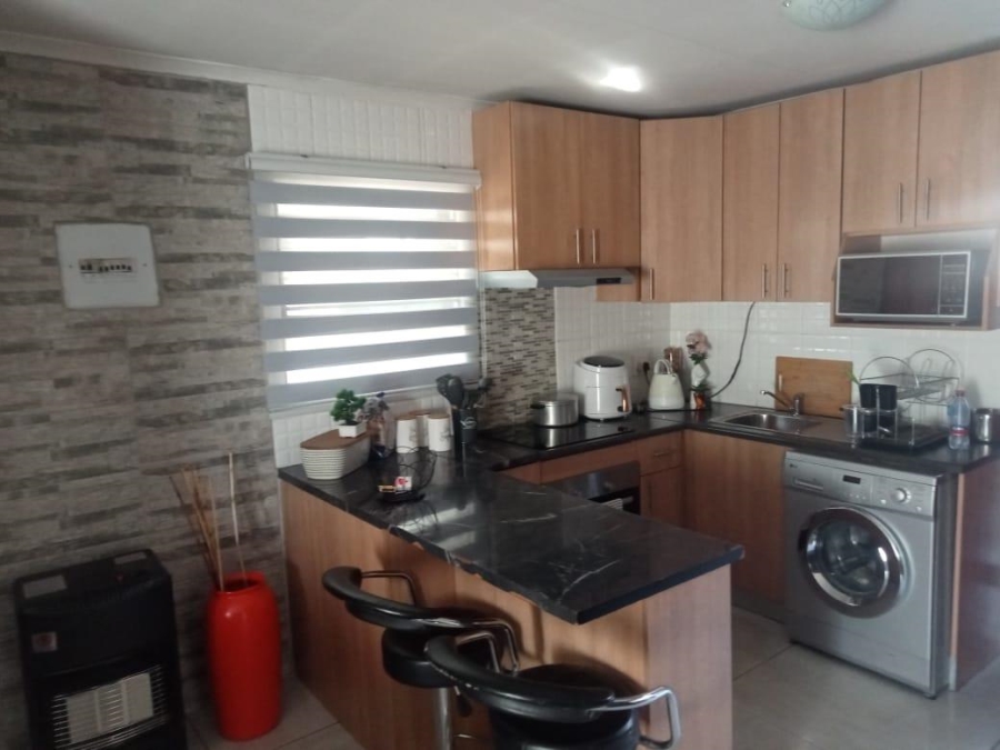 3 Bedroom Property for Sale in Klippoortje Gauteng