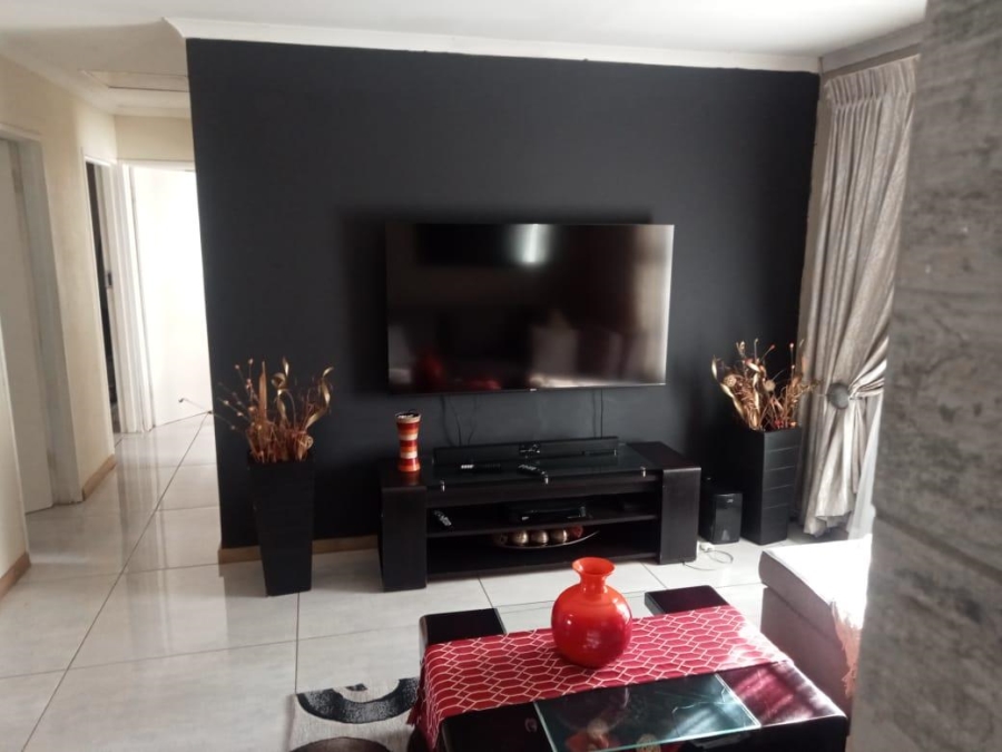 3 Bedroom Property for Sale in Klippoortje Gauteng