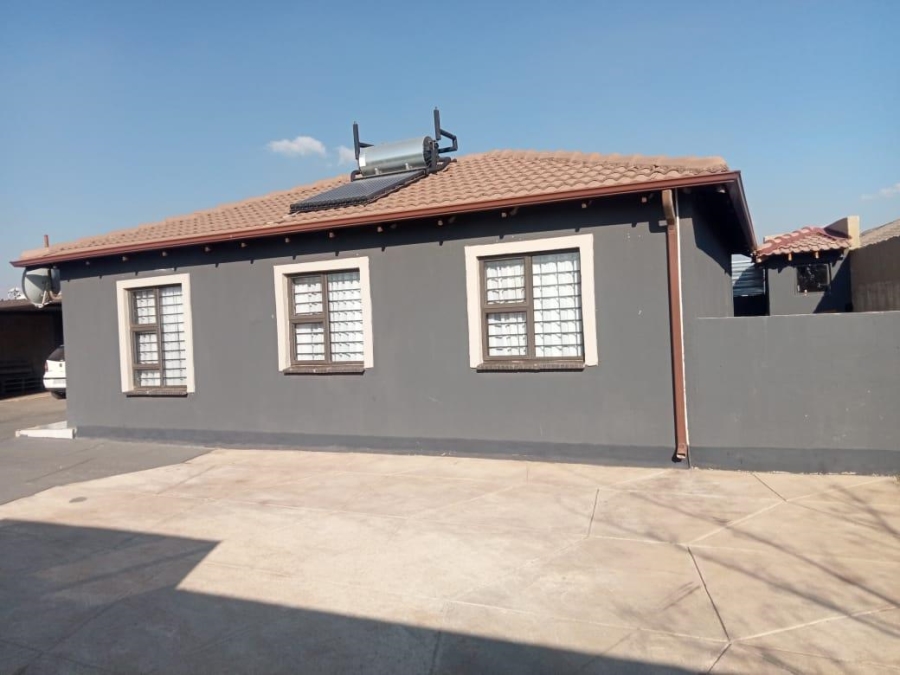 3 Bedroom Property for Sale in Klippoortje Gauteng