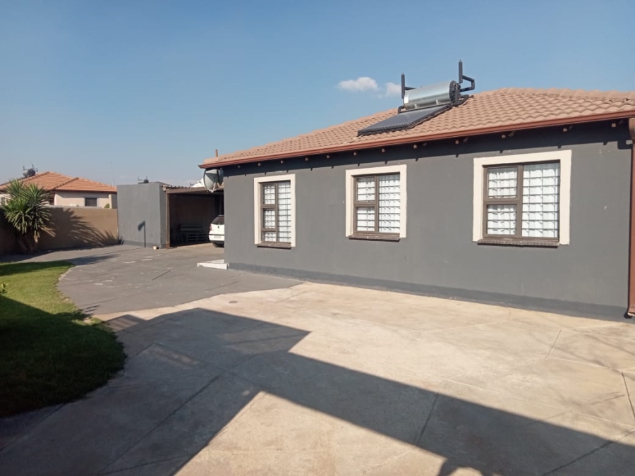 3 Bedroom Property for Sale in Klippoortje Gauteng