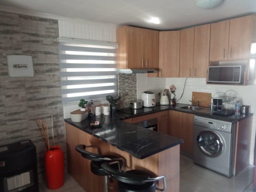 3 Bedroom Property for Sale in Klippoortje Gauteng