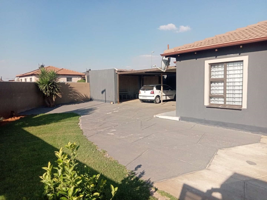3 Bedroom Property for Sale in Klippoortje Gauteng