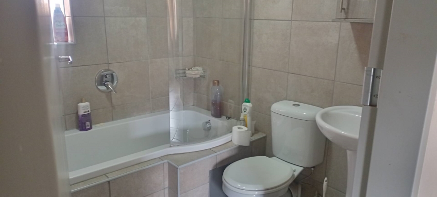 2 Bedroom Property for Sale in Montana Tuine Gauteng