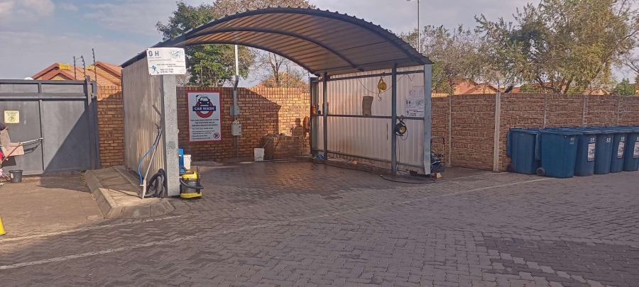 2 Bedroom Property for Sale in Montana Tuine Gauteng
