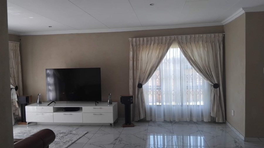 4 Bedroom Property for Sale in The Orchards Gauteng