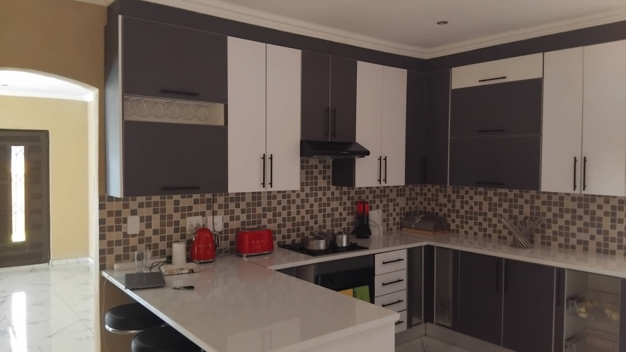 4 Bedroom Property for Sale in The Orchards Gauteng