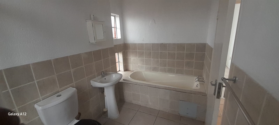 2 Bedroom Property for Sale in Honeydew Gauteng