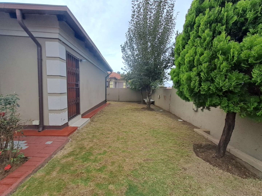 To Let 3 Bedroom Property for Rent in Olievenhoutbosch Gauteng