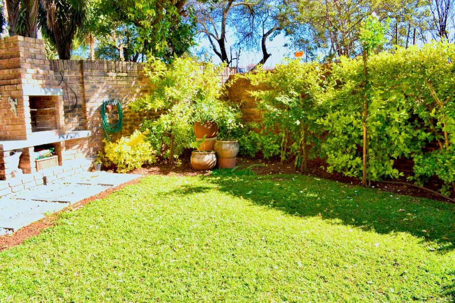 To Let 3 Bedroom Property for Rent in Waterkloof Glen Gauteng