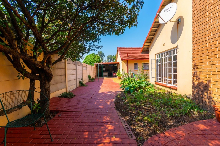 3 Bedroom Property for Sale in Brackenhurst Gauteng