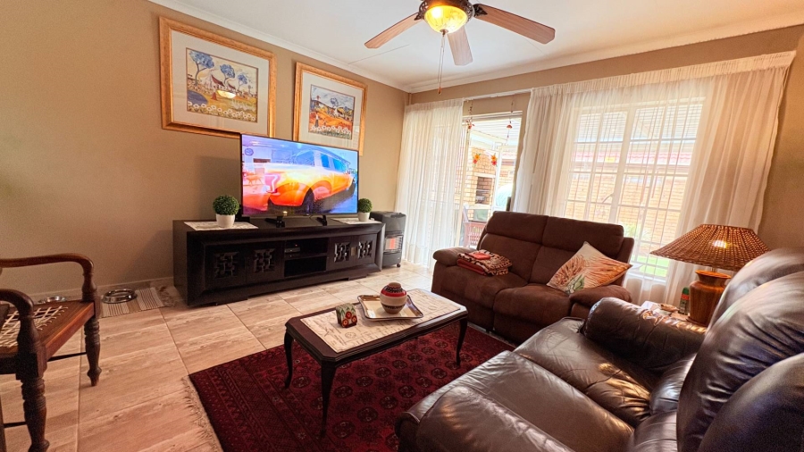 2 Bedroom Property for Sale in Eldoraigne Gauteng