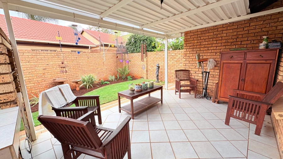 2 Bedroom Property for Sale in Eldoraigne Gauteng