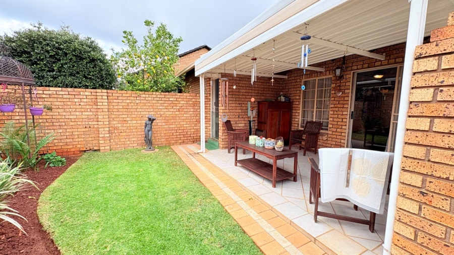 2 Bedroom Property for Sale in Eldoraigne Gauteng