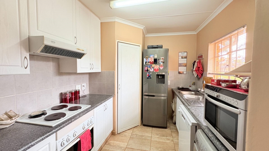 2 Bedroom Property for Sale in Eldoraigne Gauteng