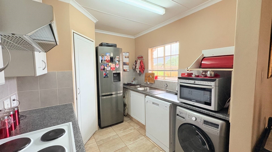 2 Bedroom Property for Sale in Eldoraigne Gauteng
