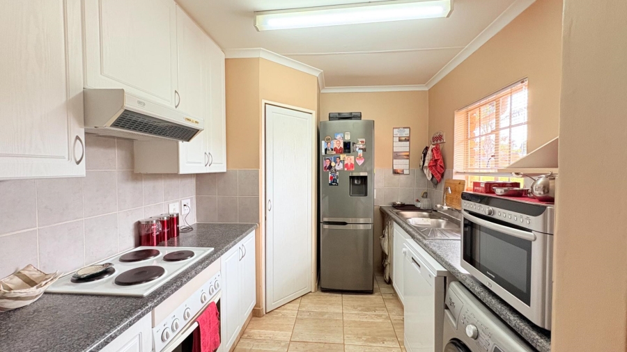 2 Bedroom Property for Sale in Eldoraigne Gauteng
