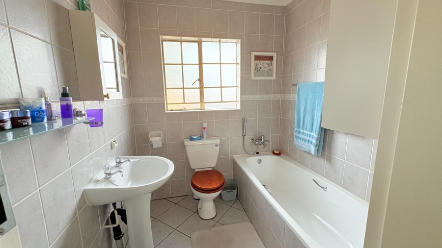 2 Bedroom Property for Sale in Eldoraigne Gauteng