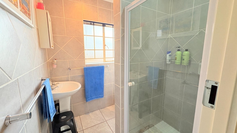 2 Bedroom Property for Sale in Eldoraigne Gauteng