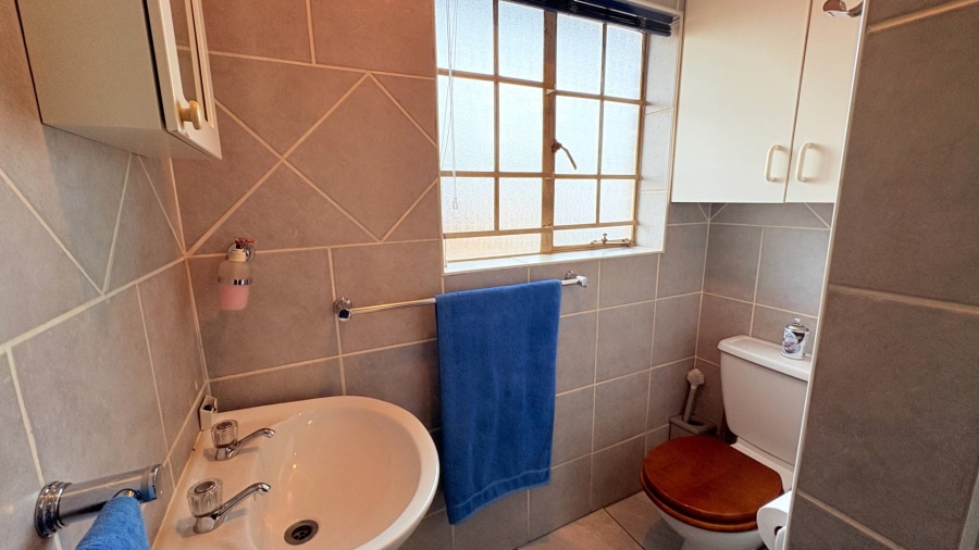 2 Bedroom Property for Sale in Eldoraigne Gauteng