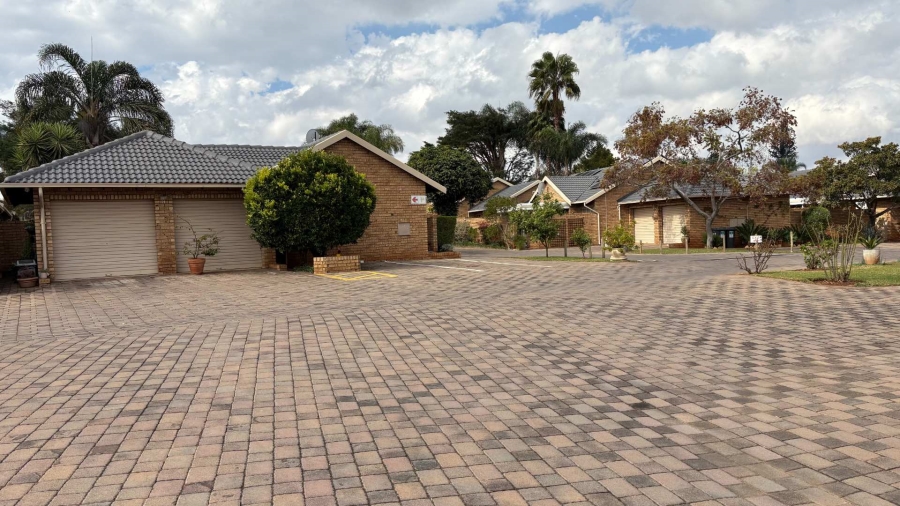 2 Bedroom Property for Sale in Eldoraigne Gauteng