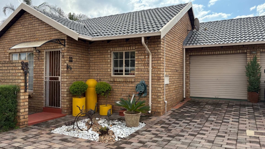 2 Bedroom Property for Sale in Eldoraigne Gauteng